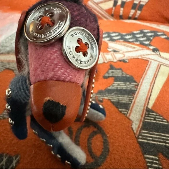 BURBERRY ❤️🌟 SANDRA THE BASSET HOUND BAG CHARM/KEYCHAIN⭐️ - Picture 7 of 8